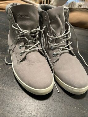 Timberland Women’s Light Grey Nubuck Chukka Boots